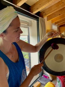 handheld gong playing